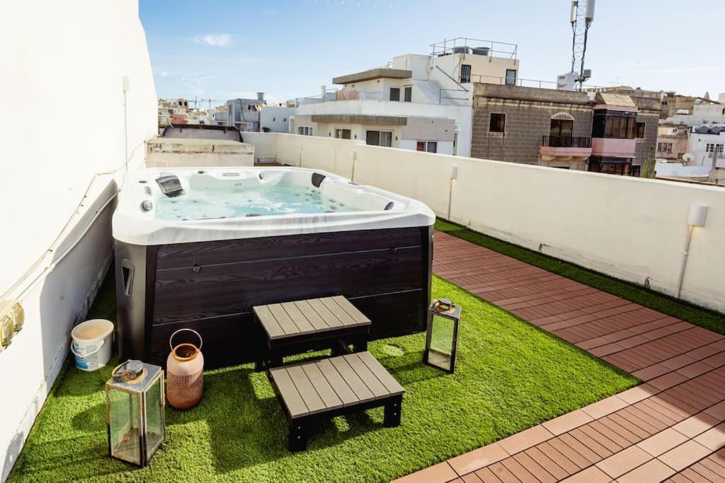Apartmán Luxury Designer Penthouse With Private Jacuzzi Sliema Exteriér fotografie