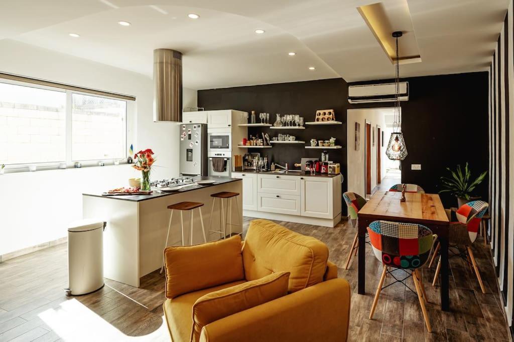 Apartmán Luxury Designer Penthouse With Private Jacuzzi Sliema Exteriér fotografie