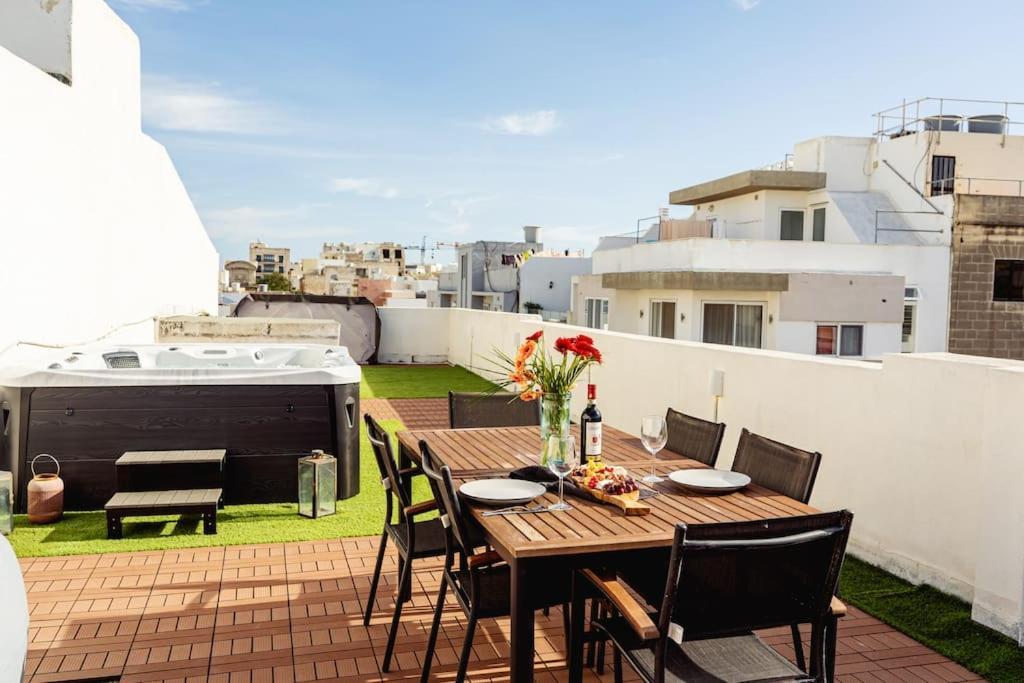 Apartmán Luxury Designer Penthouse With Private Jacuzzi Sliema Exteriér fotografie